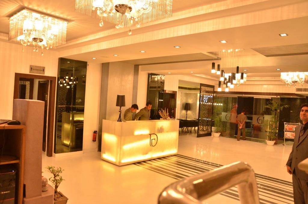 Hotel Down Town Dźalandhar Zewnętrze zdjęcie